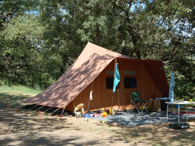 Camping Ardèche 4 étoiles tentes aménagées Rives d'Arc